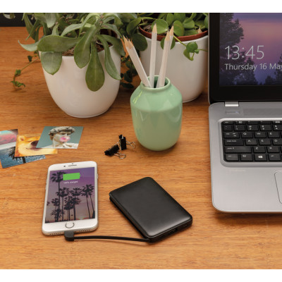 5.000 mAh Pocket Powerbank with integrated cables