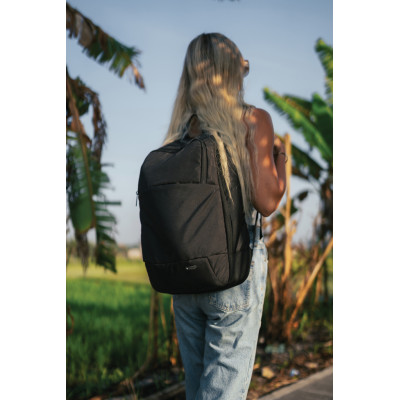 Swiss Peak AWARE™ modern 15.6" laptop backpack