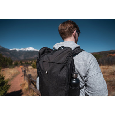 Swiss Peak AWARE™ easy access 15.6'' laptop backpack