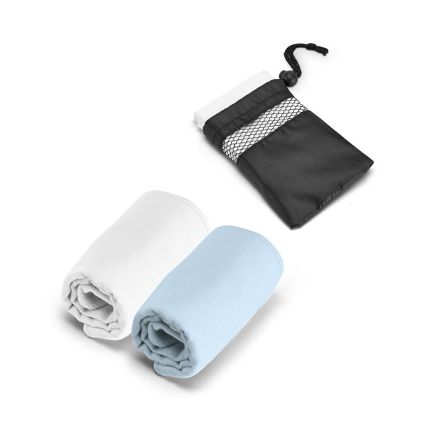 TRAVIS. Microfibre sports towel with 190T pouch (210 g/m²)