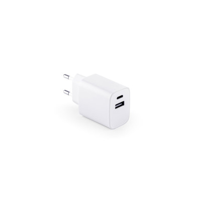 WEGENER. Maitinimo adapteris su USB-A prievadu 18W ir USB-C 20W su 100% rABS